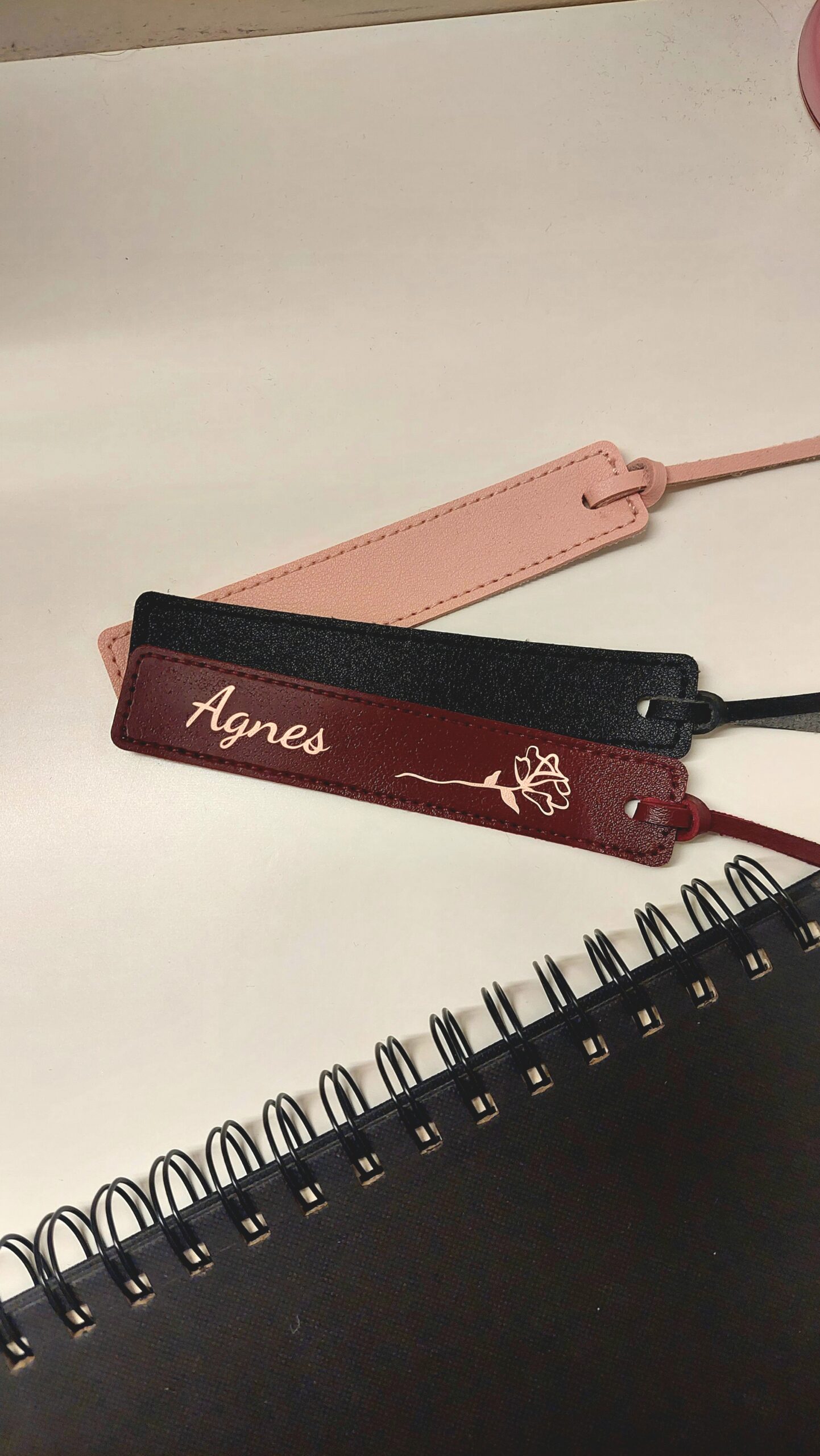 Kunstnahast järjehoidja